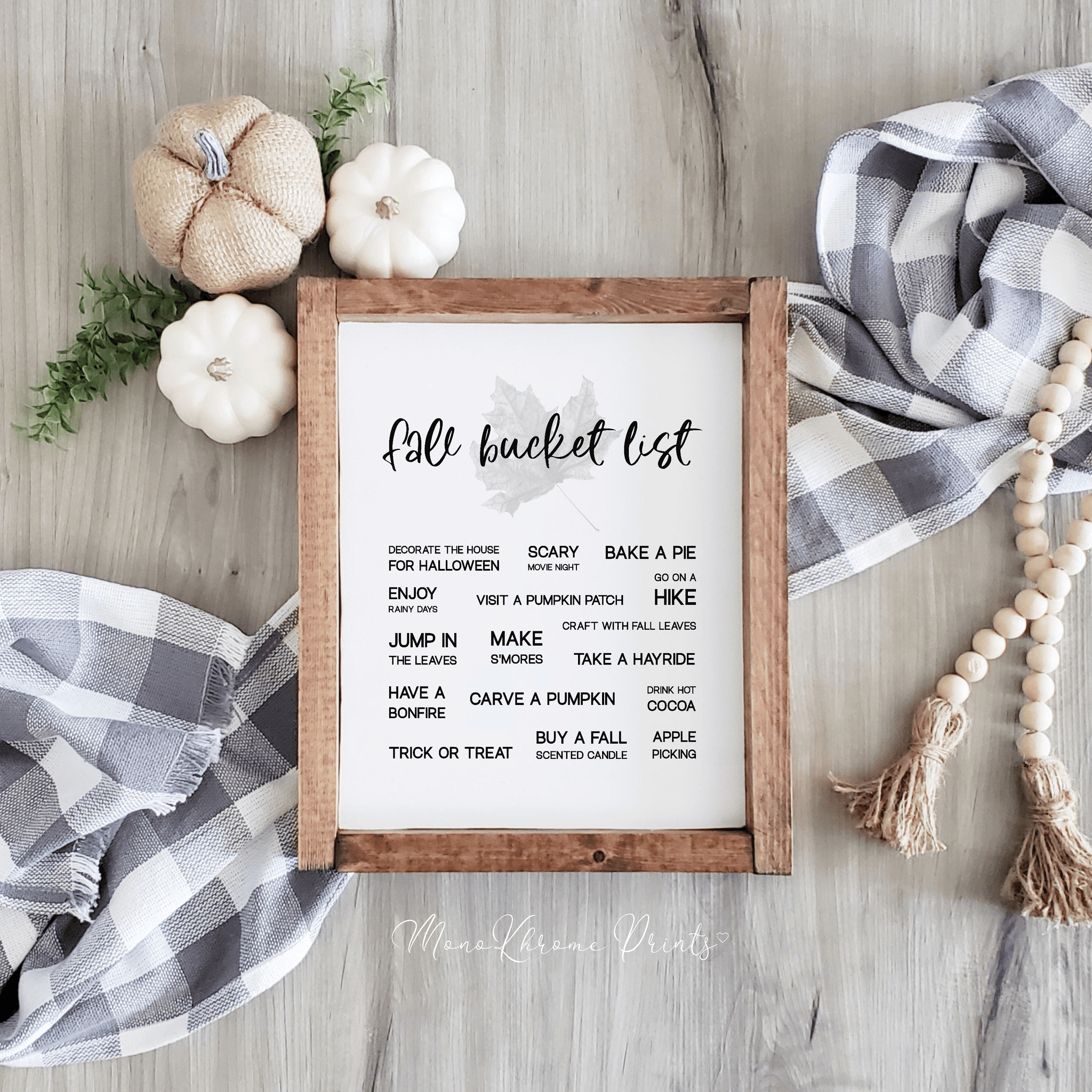 « Fall bucket list » est une affiche en anglais représentant une liste de choses à faire durant cette belle saison qu'est l'automne. 